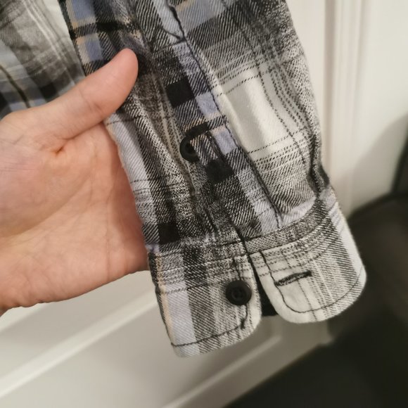 Men's Simple Gingham Long-Sleeve Button Up - Picture 6 of 6